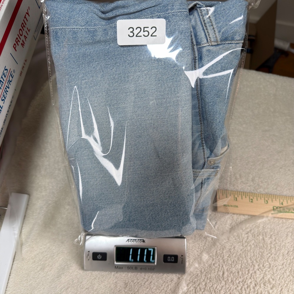 Torrid Low-Rise Baggy Straight Classic Denim Jeans 18R Light Wash NWT Classic - Picture 7 of 7
